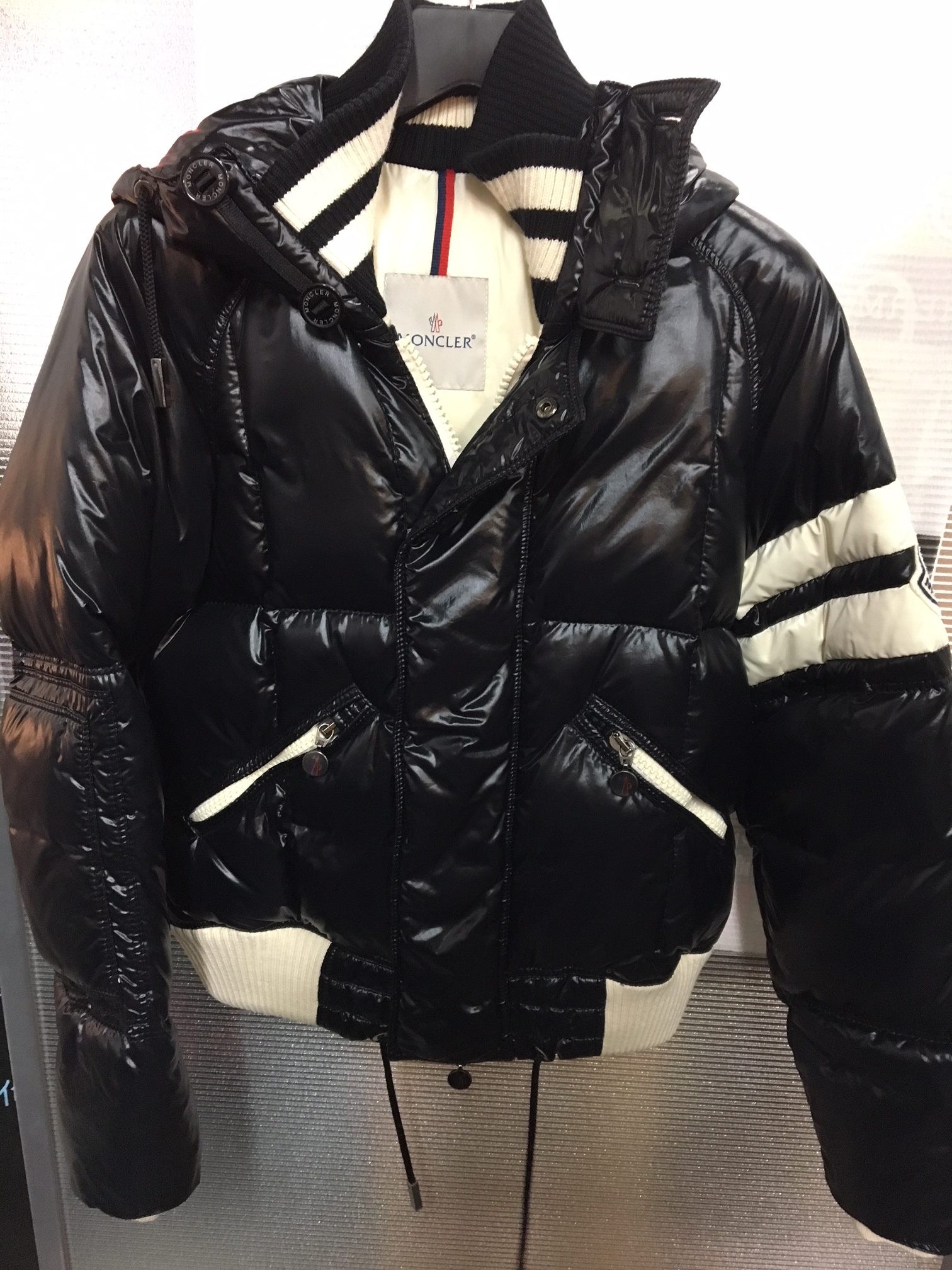 冬本番、間近！！MONCLER/モンクレール ダウンジャケット買取ました 