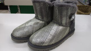 寒い季節に大活躍！UGGのムートンブーツ入荷　しかし今回のは一味違います。　