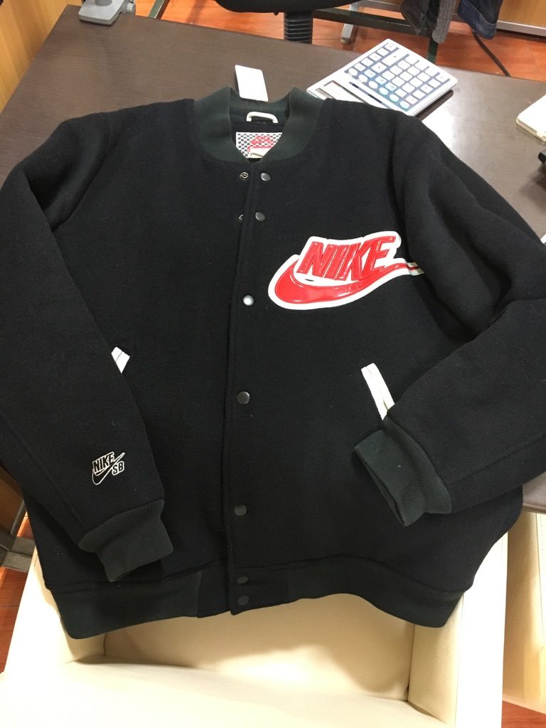 ジャングルジャングル岸和田店】SUPREME シュプリーム フーディ