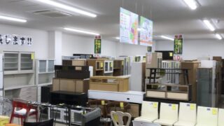 滋賀県でリユース家具をお探しなら木曜日がお得なジャングルジャングル滋賀草津店♪