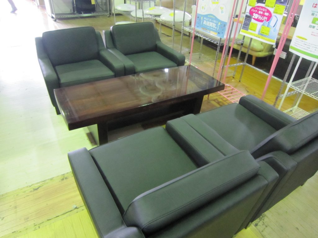和泉市で家具の置き場所に困ったら、ジャングルジャングル和泉大型良品 和泉市で家具の置き場所に困ったら、ジャングルジャングル和泉大型良品