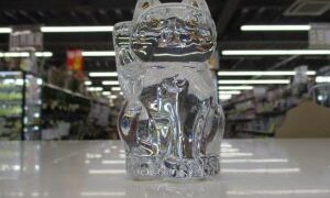 バカラ製金運の招き猫 （ラッキーキャット）ジャングルジャングル岸和田和泉インター店にやってきました。