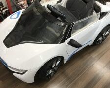 公園でドライブ♪BMW子供用電動車入荷しました。