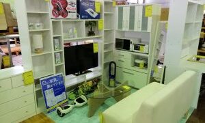 夏にピッタリの白い家具　取り揃えて見ました♪