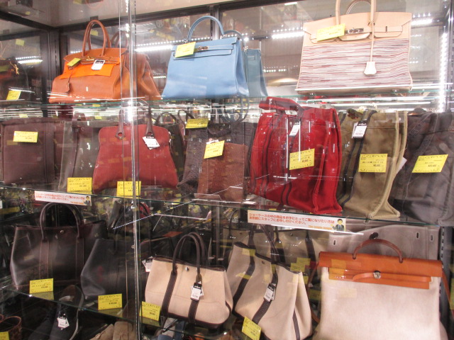 自分へのご褒美に♪ブランドコーナー大量陳列中 ヴィトンなどハイ
